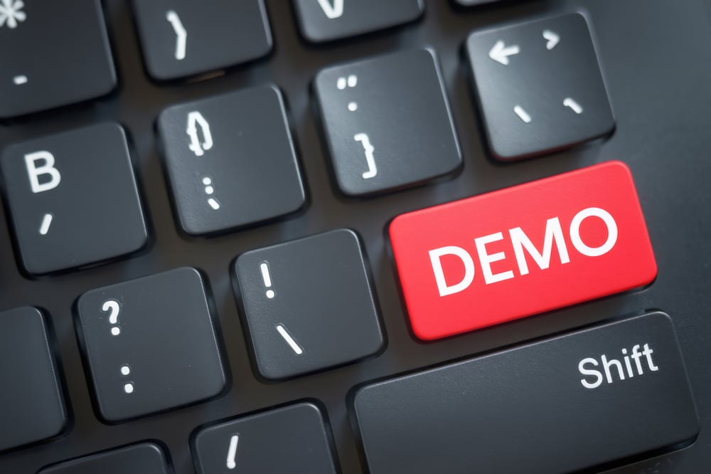Demo – Vorführung eines Produkts oder einer Technik, Text-Taste auf der Tastatur