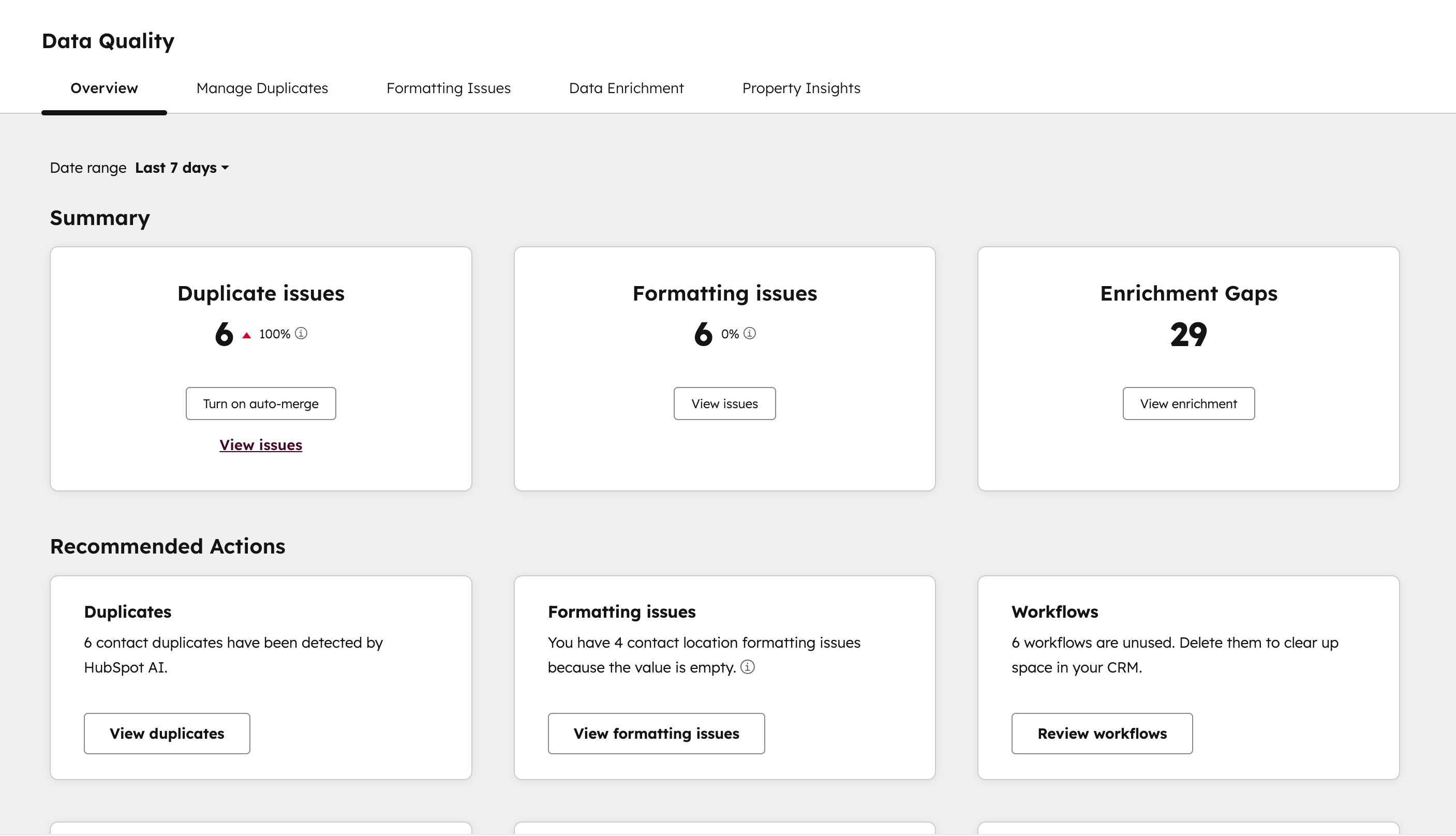 Das Datenqualitäts-Befehlszentrum in HubSpot bündelt Dubletten, Formatfehler und Property-Insights an einer Stelle.